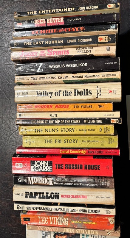 Lot 4 - 20 Movie tie-in paperbacks average VG 1940s-2000s see photos gallery