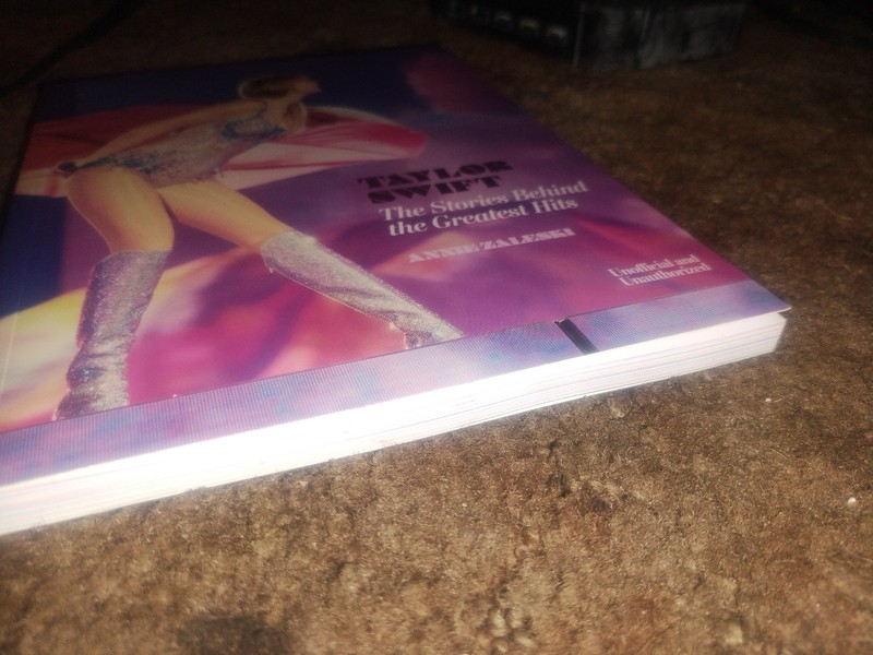 Taylor Swift: The Stories Behind the Greatest Hits Annie Zaleski PAPER BACK gallery