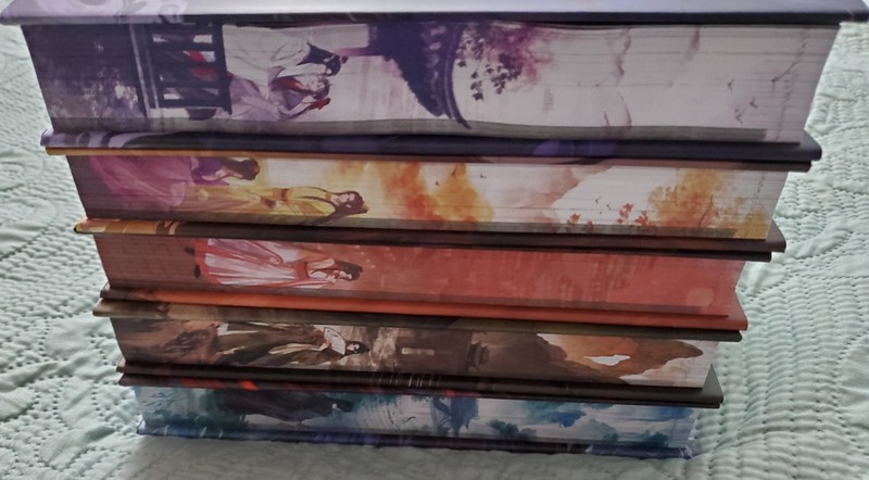 Grandmaster of Demonic Cultivation Deluxe Hardcover Vol. 1-5 Set + Postcards gallery
