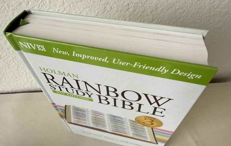 NIV Rainbow Study Bible, Jacketed Hardcover by Holman Bible Publishers 2015 gallery