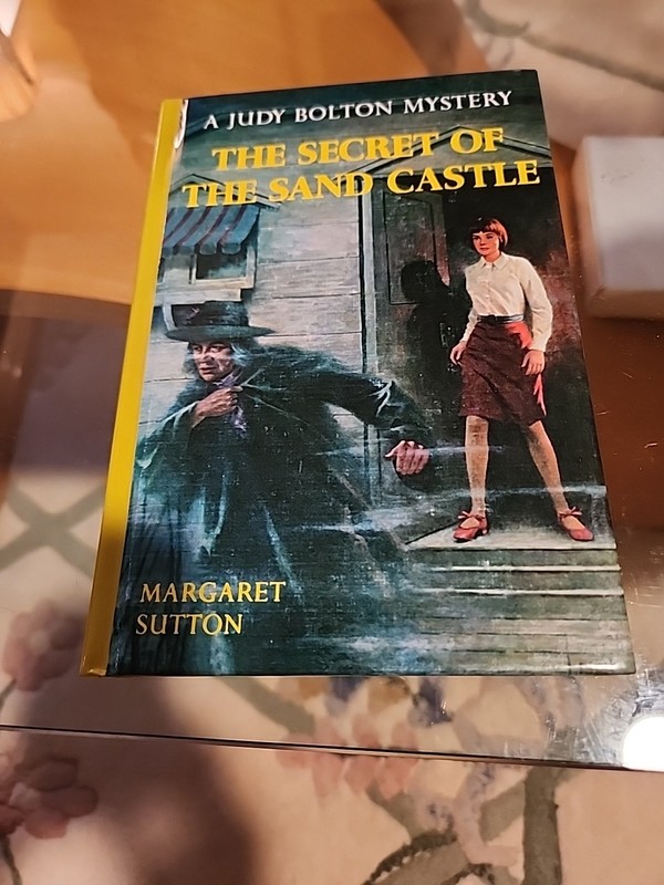 THE SECRET OF THE SAND CASTLE (JUDY BOLTON MYSTERIES) Applewood HC