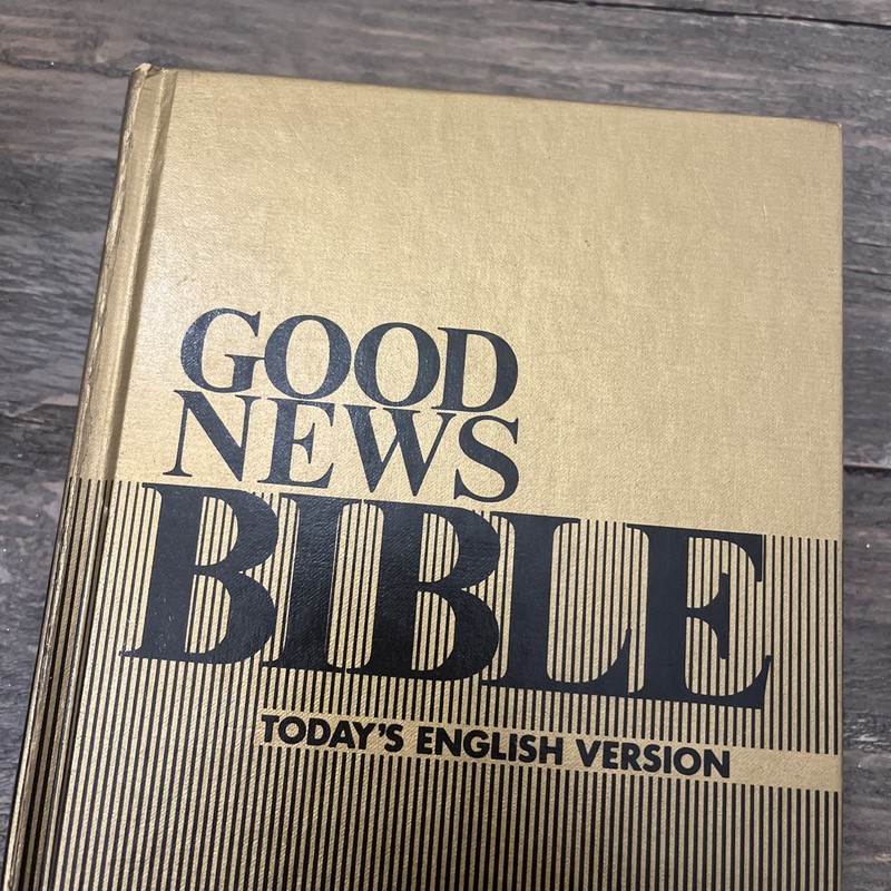 Vtg 1976 Good News Bible Today's English Version Gold Hardcover 480 Pages gallery