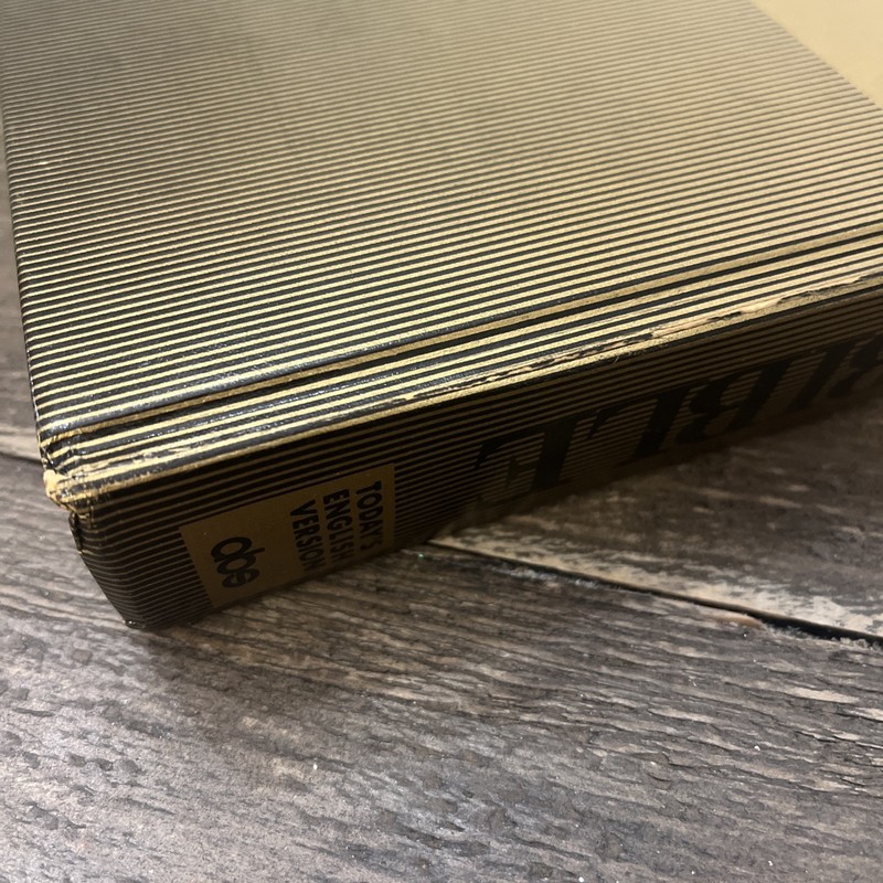 Vtg 1976 Good News Bible Today's English Version Gold Hardcover 480 Pages gallery