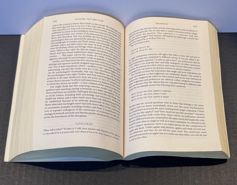 Thinking, Fast and Slow - Paperback By Kahneman, Daniel - GOOD gallery
