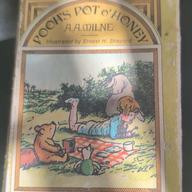 A.A. Milne Pooh’s Pot o’ Honey Illustrated Hardcover Dutton Winnie the Pooh