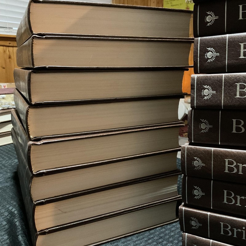 Vintage The New Encyclopaedia Britannica 32 Vol Brown HC Set 1985 USA Reference gallery