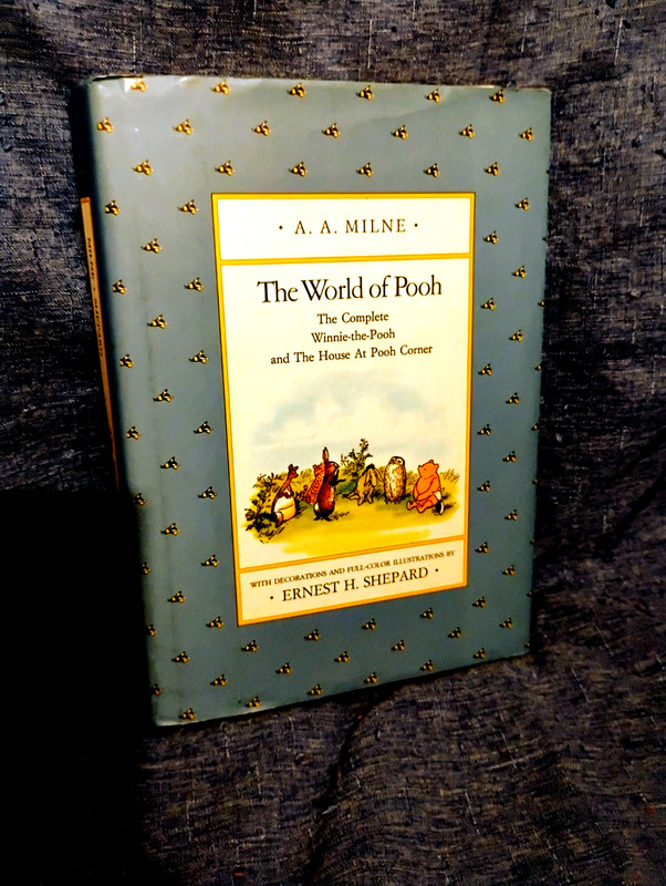 WORLD OF POOH, SHEPARD, ERNEST H. 1985 VG ILLUSTRATED DJ