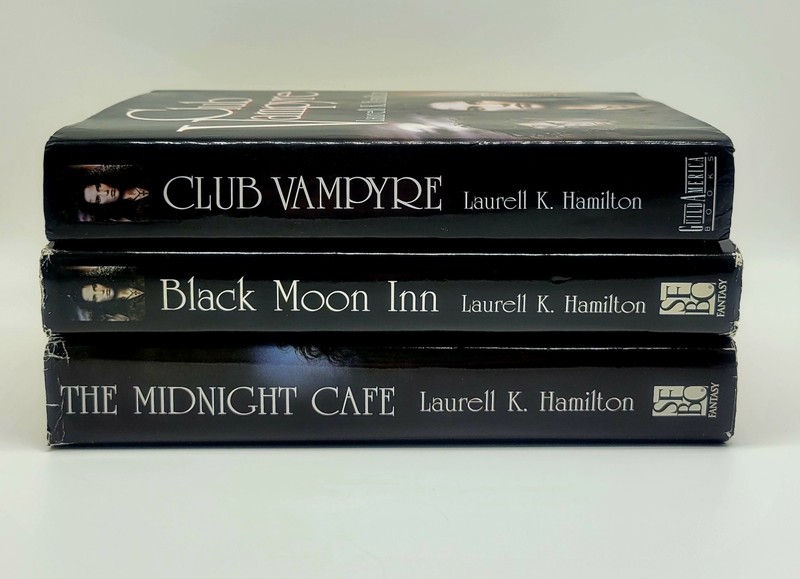 Anita Blake Vampire Hunter Titles 1-8 in 3 Book Omnibus Set – Hamilton – HC/VG