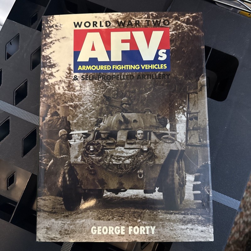 Tanks of World War Two (Old General (Military)) by Forty, George