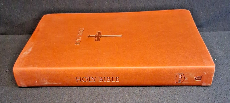 Super Giant Print Bible NKJV Imitation Leather Largest Print 16 point! VGC gallery