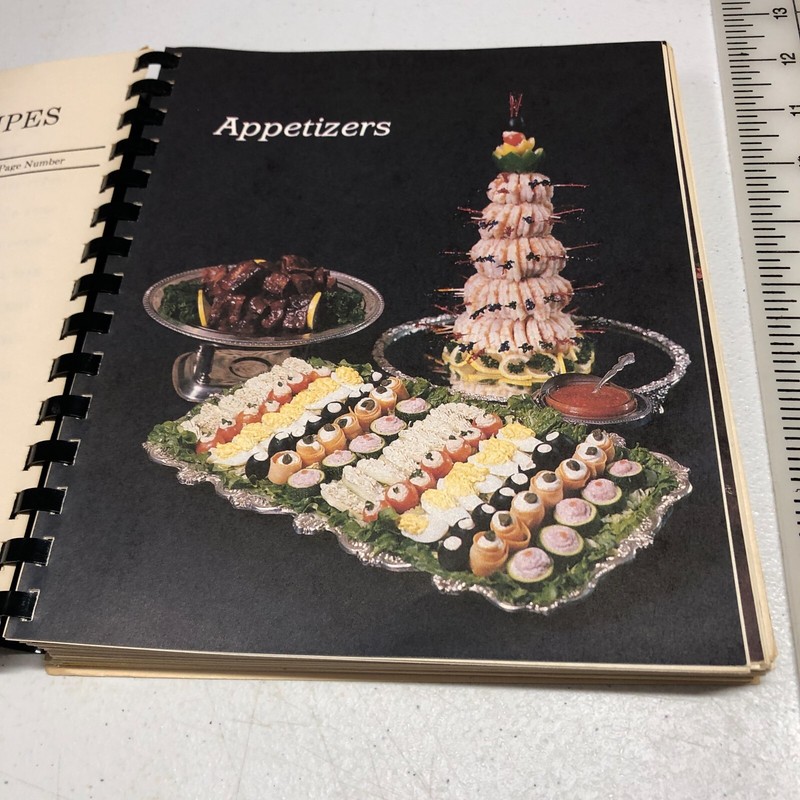 UAW Region 9A Favorite Recipes Cookbook John J Flynn Northeast USA 256 + Pages gallery