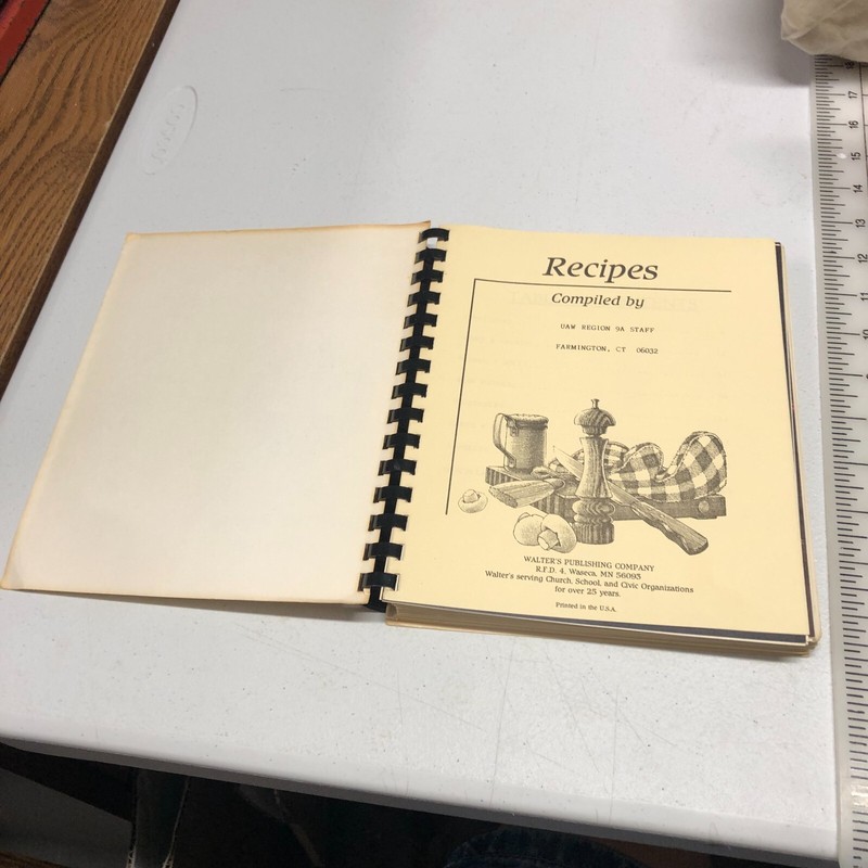 UAW Region 9A Favorite Recipes Cookbook John J Flynn Northeast USA 256 + Pages gallery