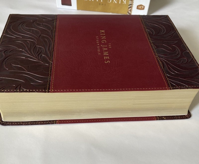 The King James Study Bible Full Color Edition Burgundy Leathersoft Thomas Nelson gallery
