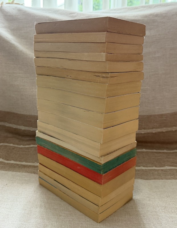 Lot of 18 Cozy Mystery Paperbacks, Steve Hamilton, Robert Barnard, more gallery