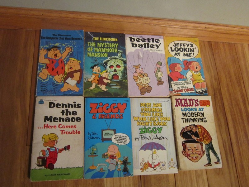 LOT 8-70s 60s Vintage Paperback Books Dennis the Menace, flintstones,Ziggy #LR