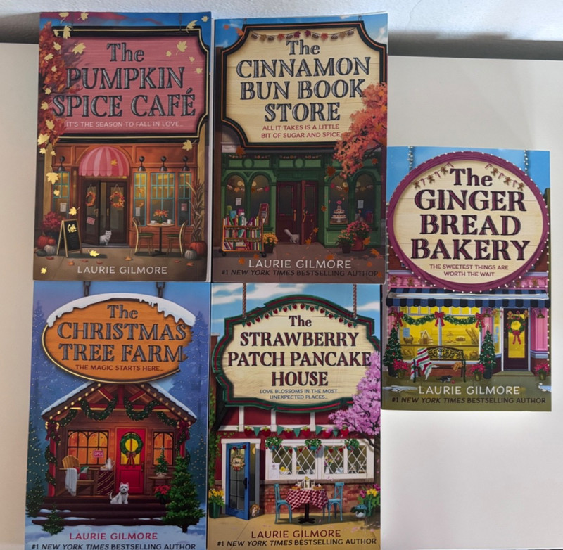 *LIKE NEW* Dream Harbor Series Boxed Set + Gingerbread Bakery by Laurie Gilmore gallery