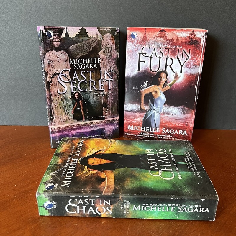 Lot: Michelle Sagara Books 3 4 6 The Chronicles of Elantra Cast in Secret Fury
