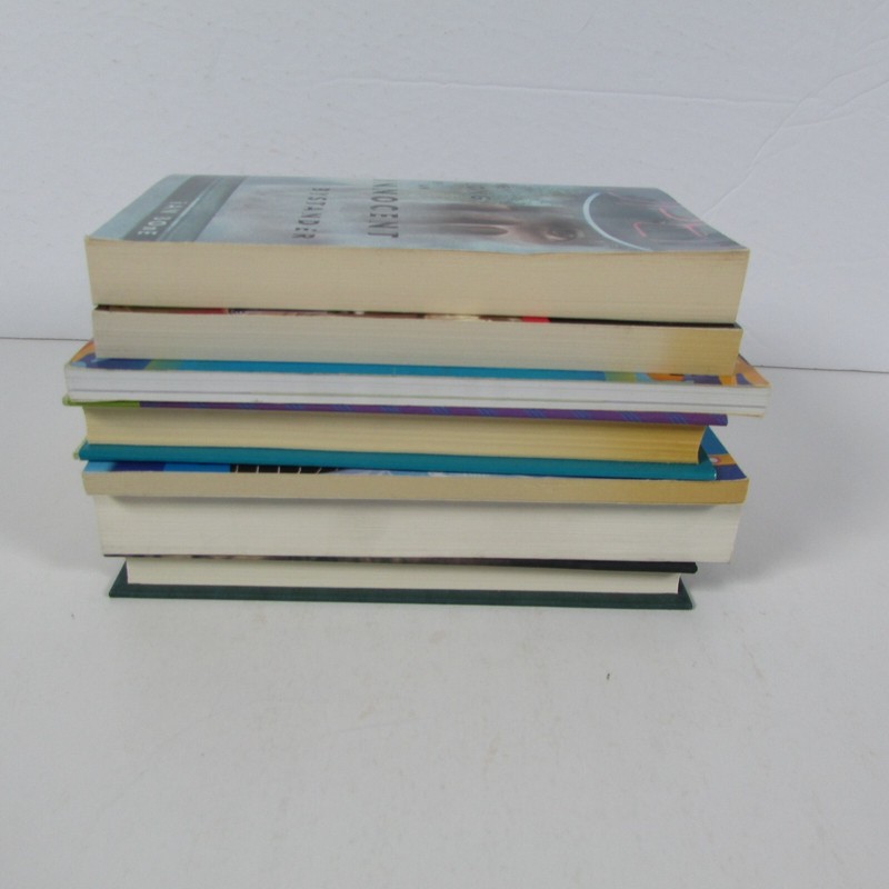 7 Juvenile Fiction Paperback and Hardcover Books gallery