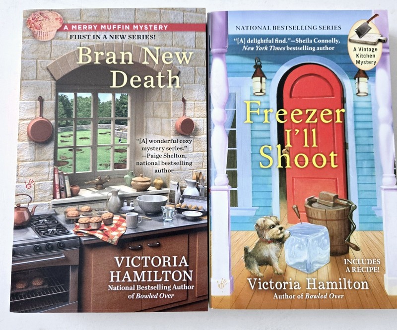 Victoria Hamilton Lot of 2 Vintage Kitchen Mystery A Merry Muffin Mystery PB