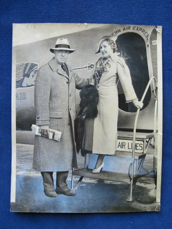 ORIGINAL B&W PRESS PHOTO OF EDGAR RICE BURROUGHS & HIS WIFE with AIRPLANE