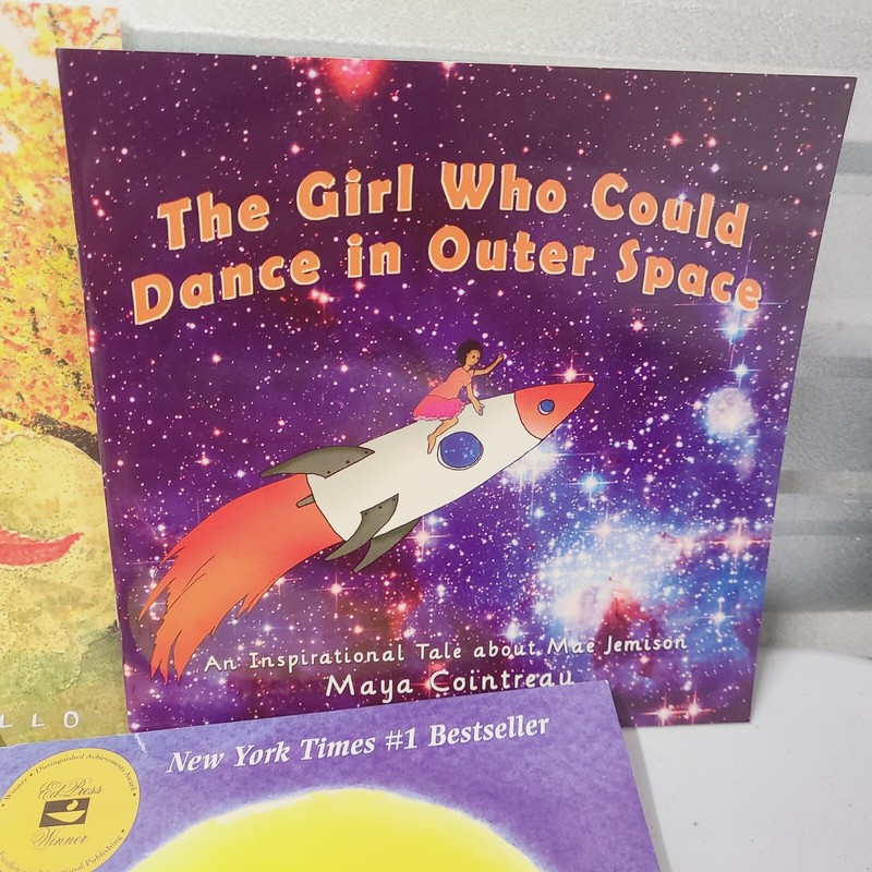 Lot of 12 - Picture Books (10 Accelerated Reader) - Grades 1, 2, 3 - HMH - ELA gallery