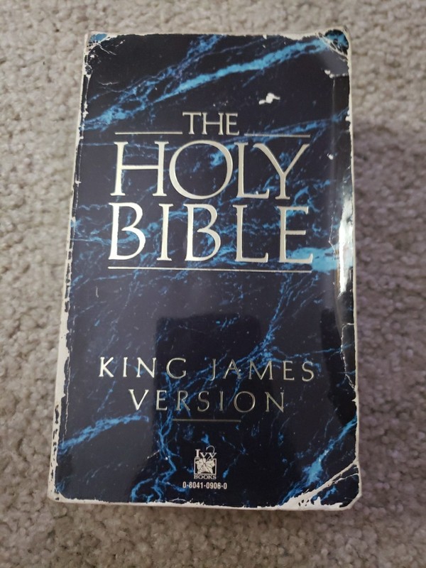 The Holy Bible – King James Version (Paperback/in English) By Ivy Books Vtg Good