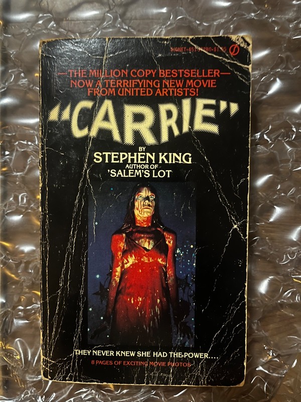 Carrie Stephen King 1975 First Signet Printing Paperback Movie Tie-in w/ Photos