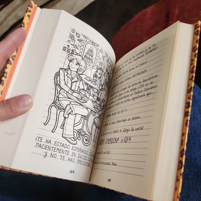 DIARIO DE NIKKI # 9 UNA REINA DEL DRAMA CON MUCHOS HUMOS/ By Rachel Renee gallery