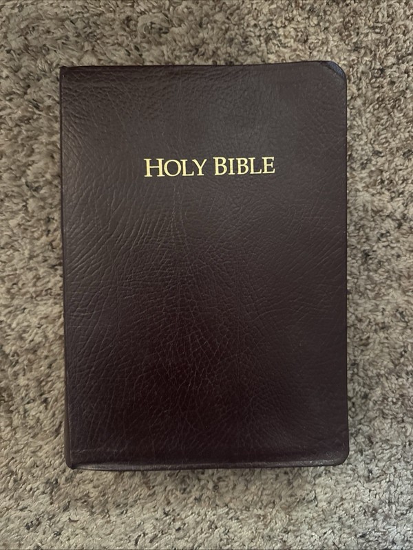 Holy Bible New King James Version Giant Print World Publishers Leather KJV 1994