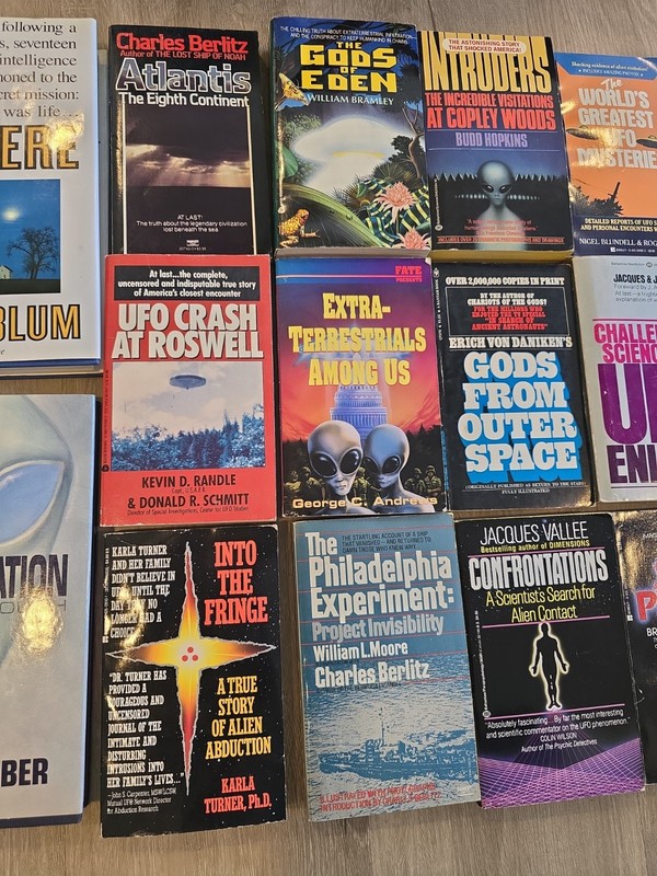27 Old Vintage UFO Flying Saucer Paperback Book Lot Conspiracy Alien Final War gallery