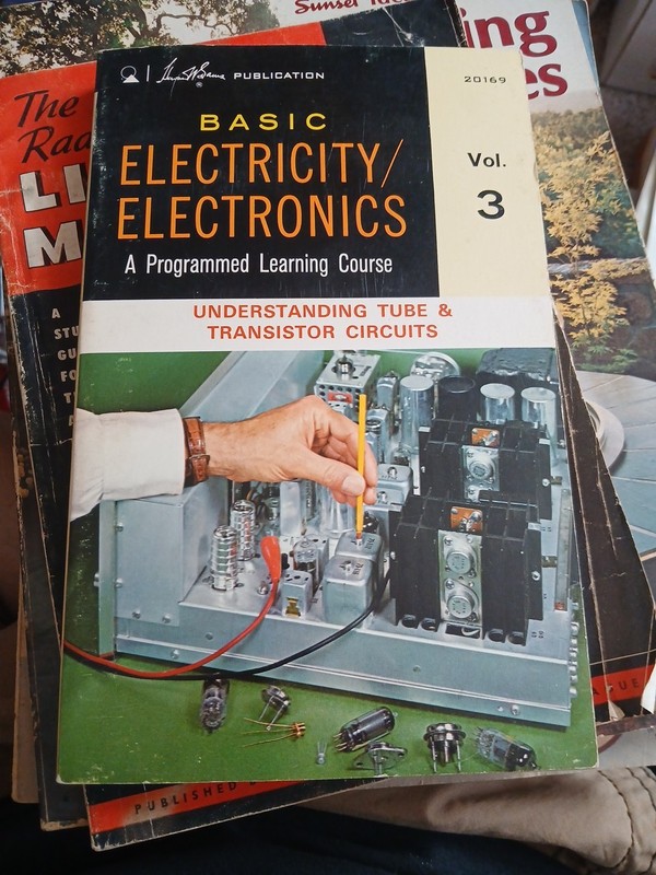 Basic Electricity/Electronics Vol 3 Tube Transistor Circuits 1964 1st Ed Sams