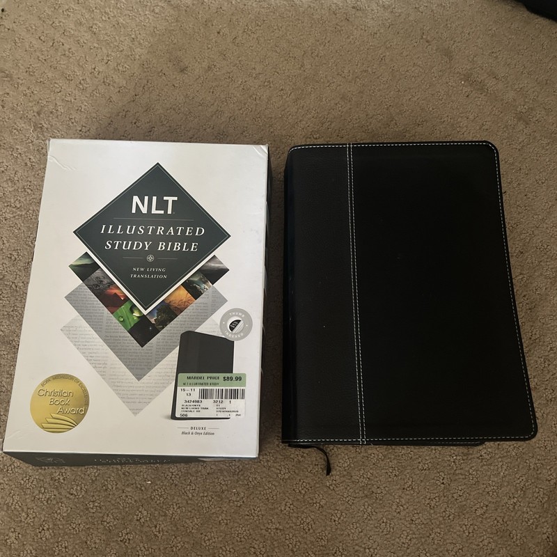 Illustrated Study Bible NLT, TuTone (LeatherLike, Black/Onyx, Indexed) Used
