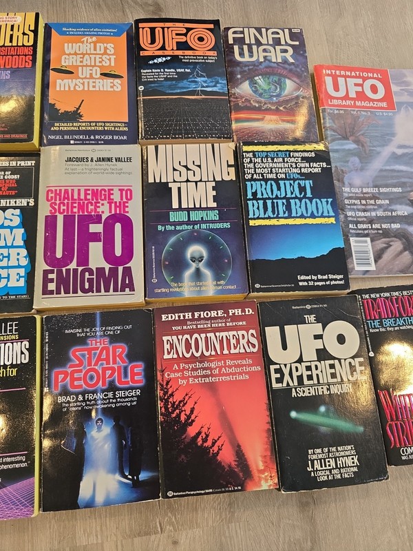 27 Old Vintage UFO Flying Saucer Paperback Book Lot Conspiracy Alien Final War gallery