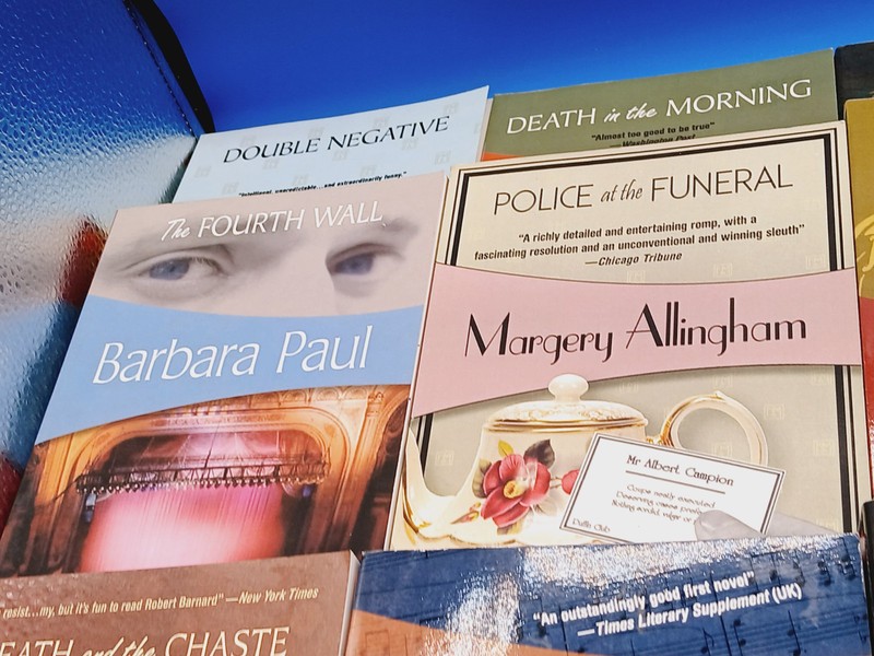 Lot of 16 Felony & Mayhem Paperback Mystery Books. gallery