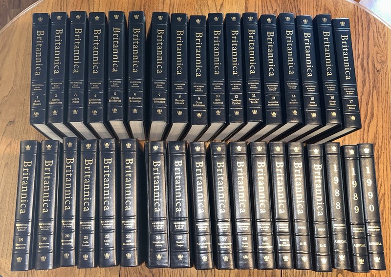 Encyclopedia Britannica Hardcover 35 VOLUME SET w/ INDEX- 15th Edition 1988 EUC