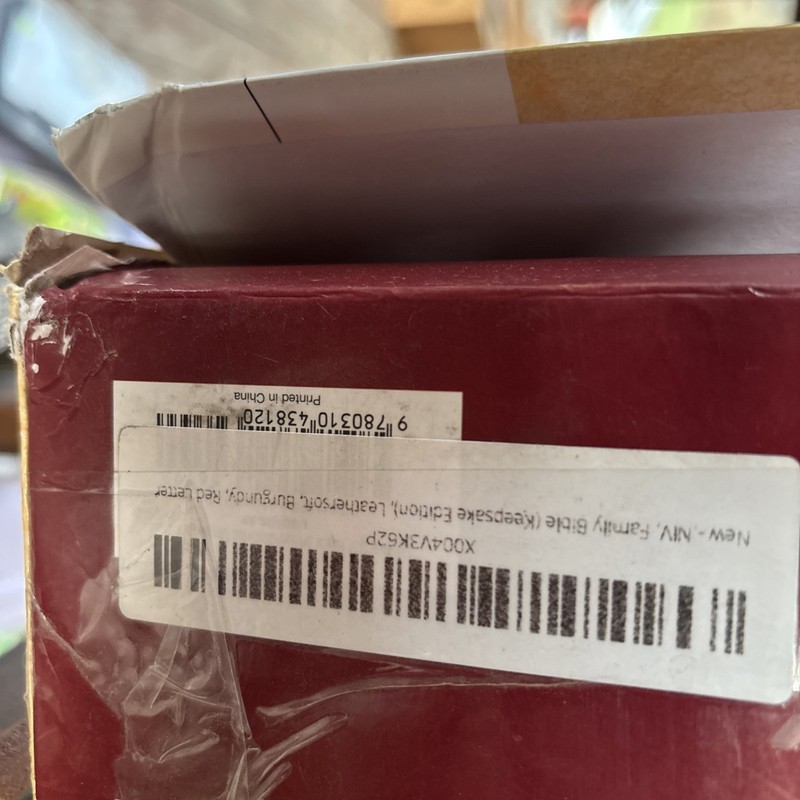 NIV Family Bible (Keepsake Edition), Leathersoft, Red [Burgundy] gallery