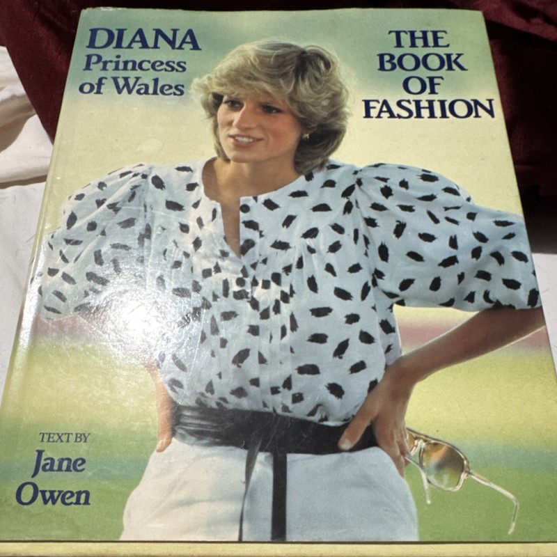 Diana Princess of Wales Fashion Illustrated Hardcover by Jane Owen 1983