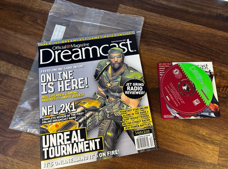 Dreamcast Magazine Sega NFL 2K1 Issue 9 December 2000 w/disc in shrink, stickers
