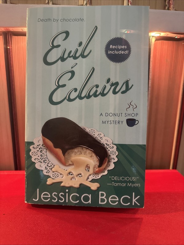 Evil Eclairs by Jessica Beck (A Deadly Donut Shop Mystery)