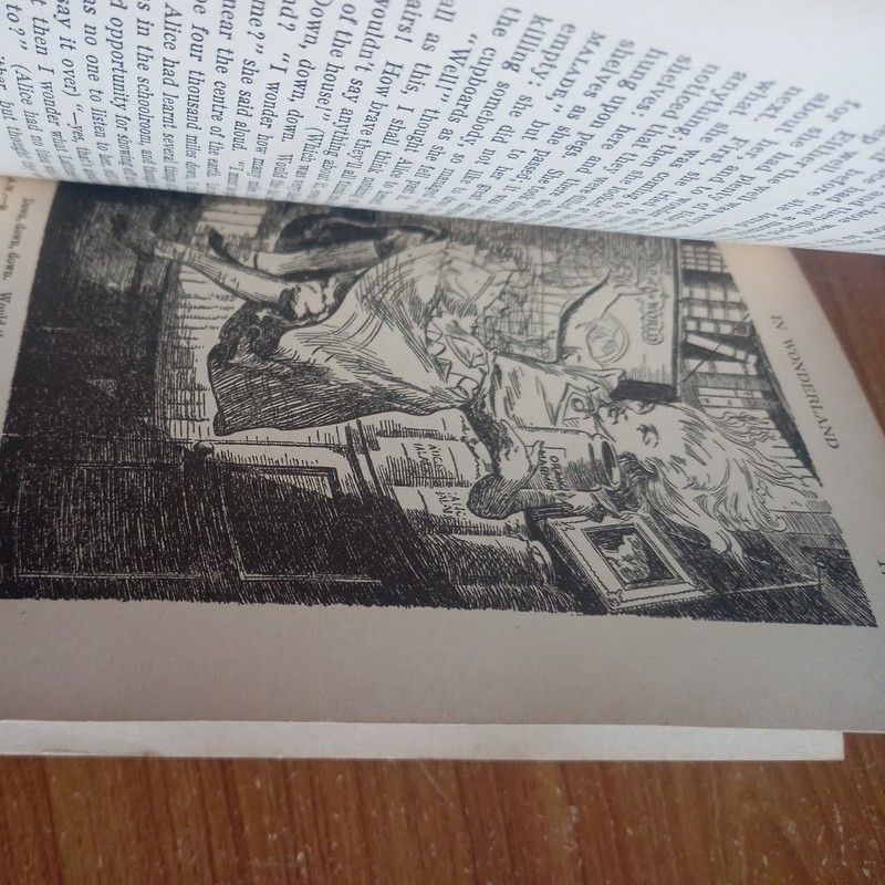 C.1930 ALICE IN WONDERLAND BY LEWIS CARROLL - ODHAMS gallery