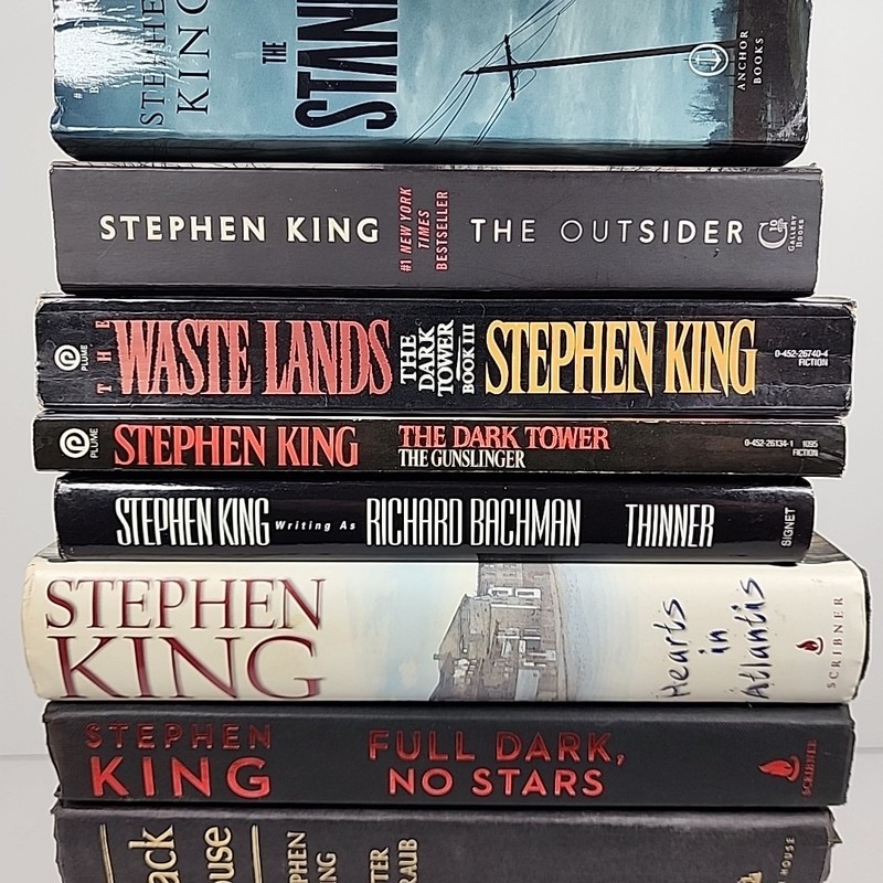 Mixed Lot of 12 Stephen King Hardcover & Paperback Books gallery