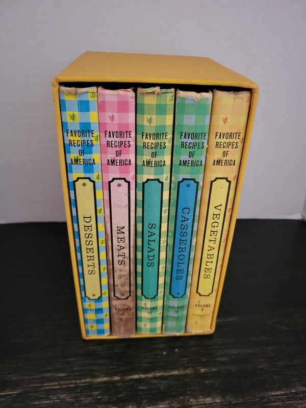 Vintage 1968 FAVORITE RECIPES OF AMERICA Hardcover Complete Box Set 5 Volumes
