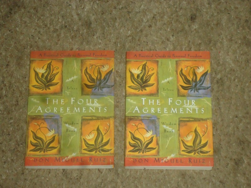 Lot 20 Copies The Four Agreements Don Miguel Ruiz + 1 Copy in Spanish gallery