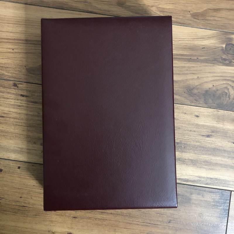NATIONAL GEOGRAPHIC FAUX LEATHER BOUND SLIP CASE January -June 1985 gallery