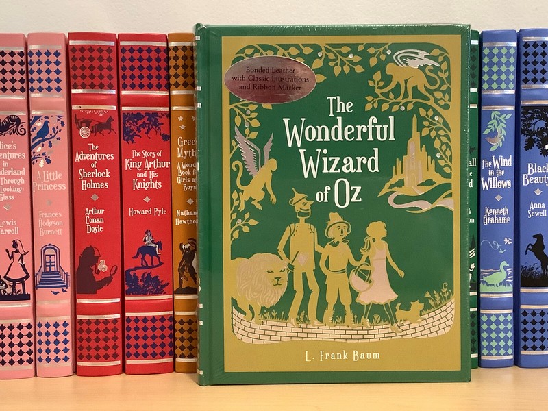 The Wonderful Wizard of Oz by L. Frank Baum – leatherbound – illustrated, sealed